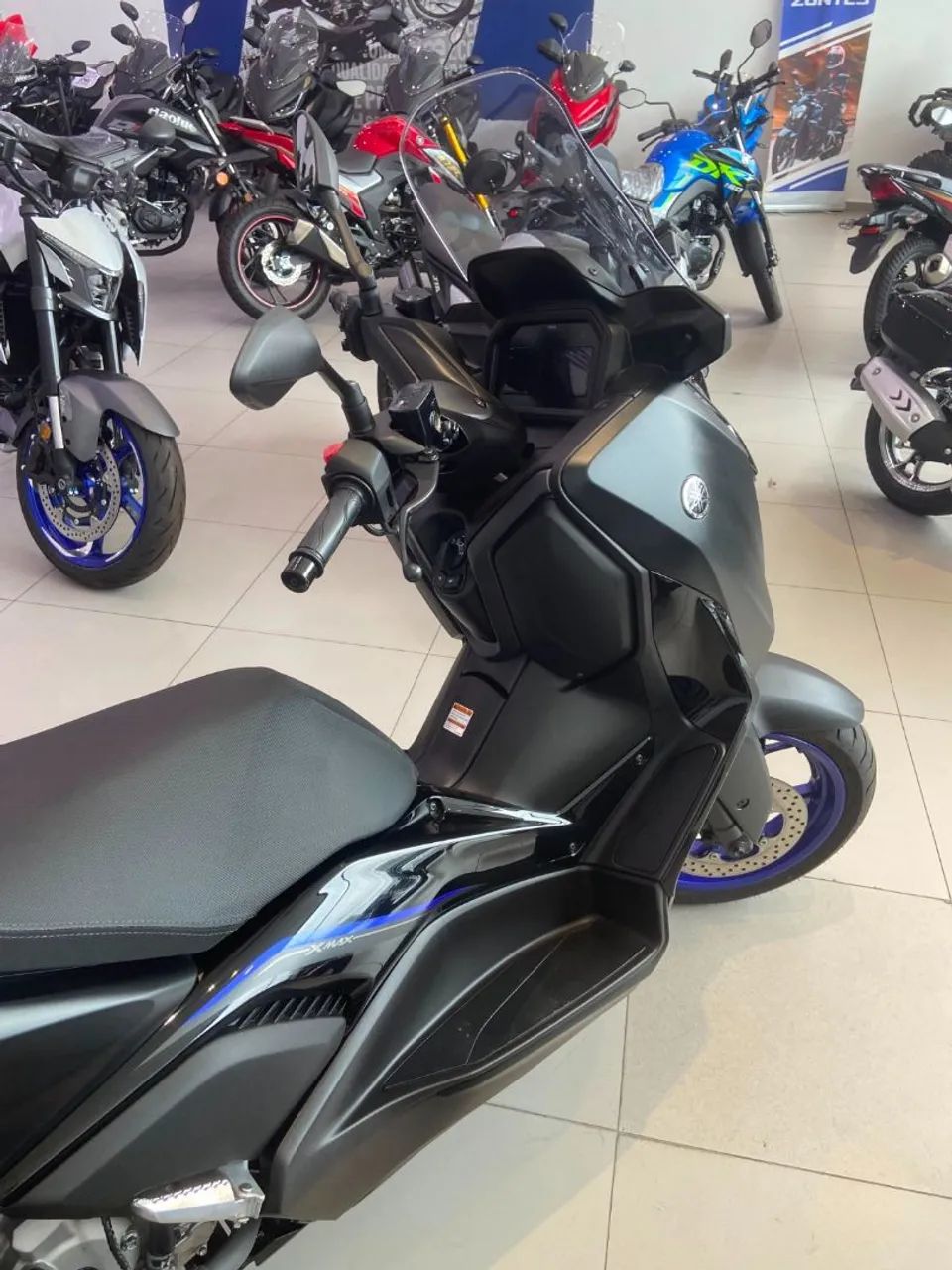 XMAX 300 Connected - Foto 5