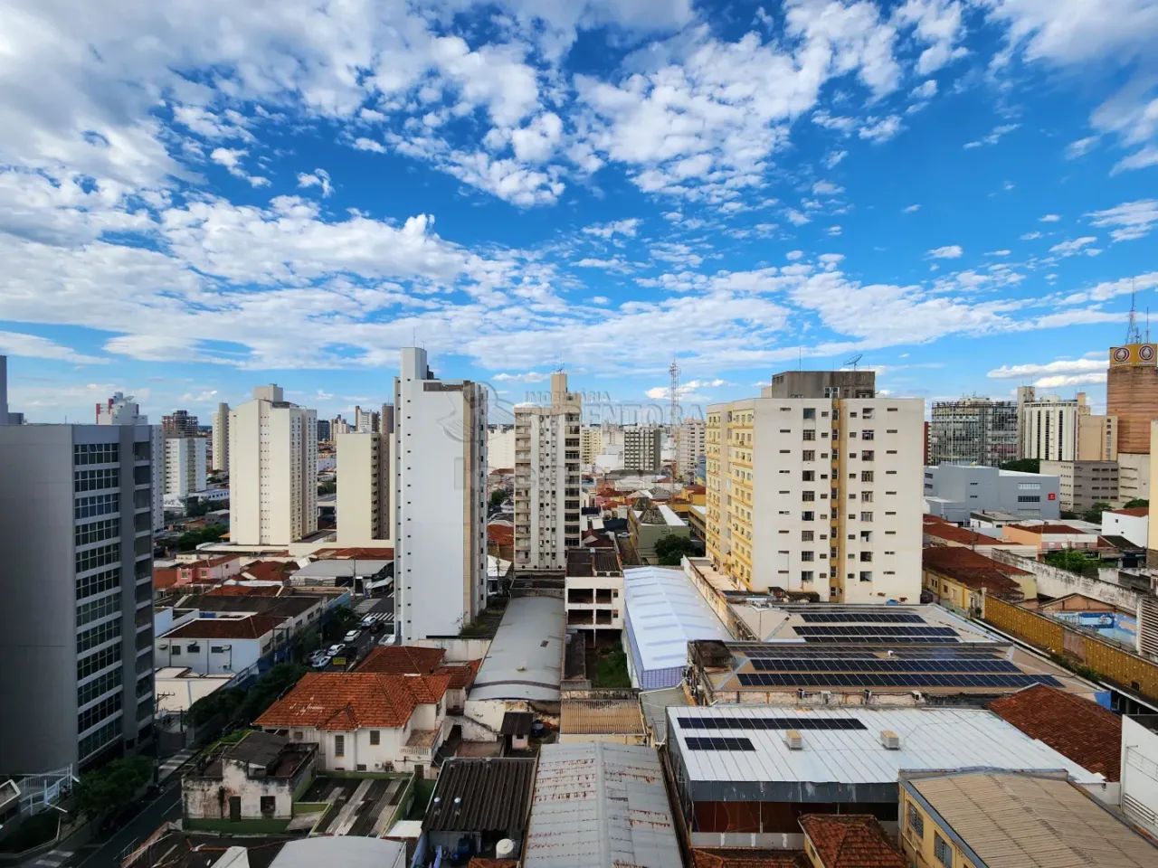 Centro, apartamento com 04 dormitorios.