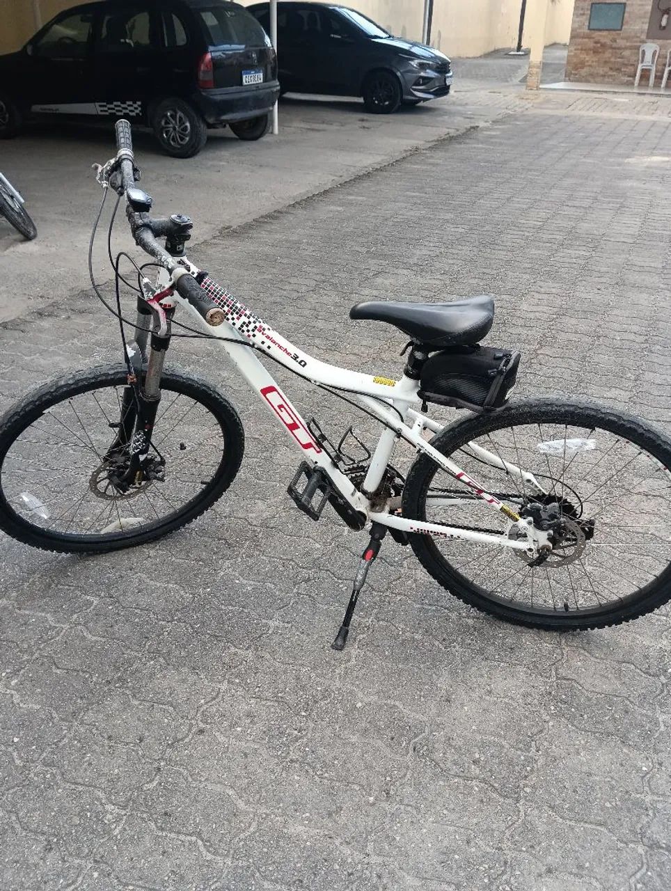Bicicleta GT Avalanche 3.0