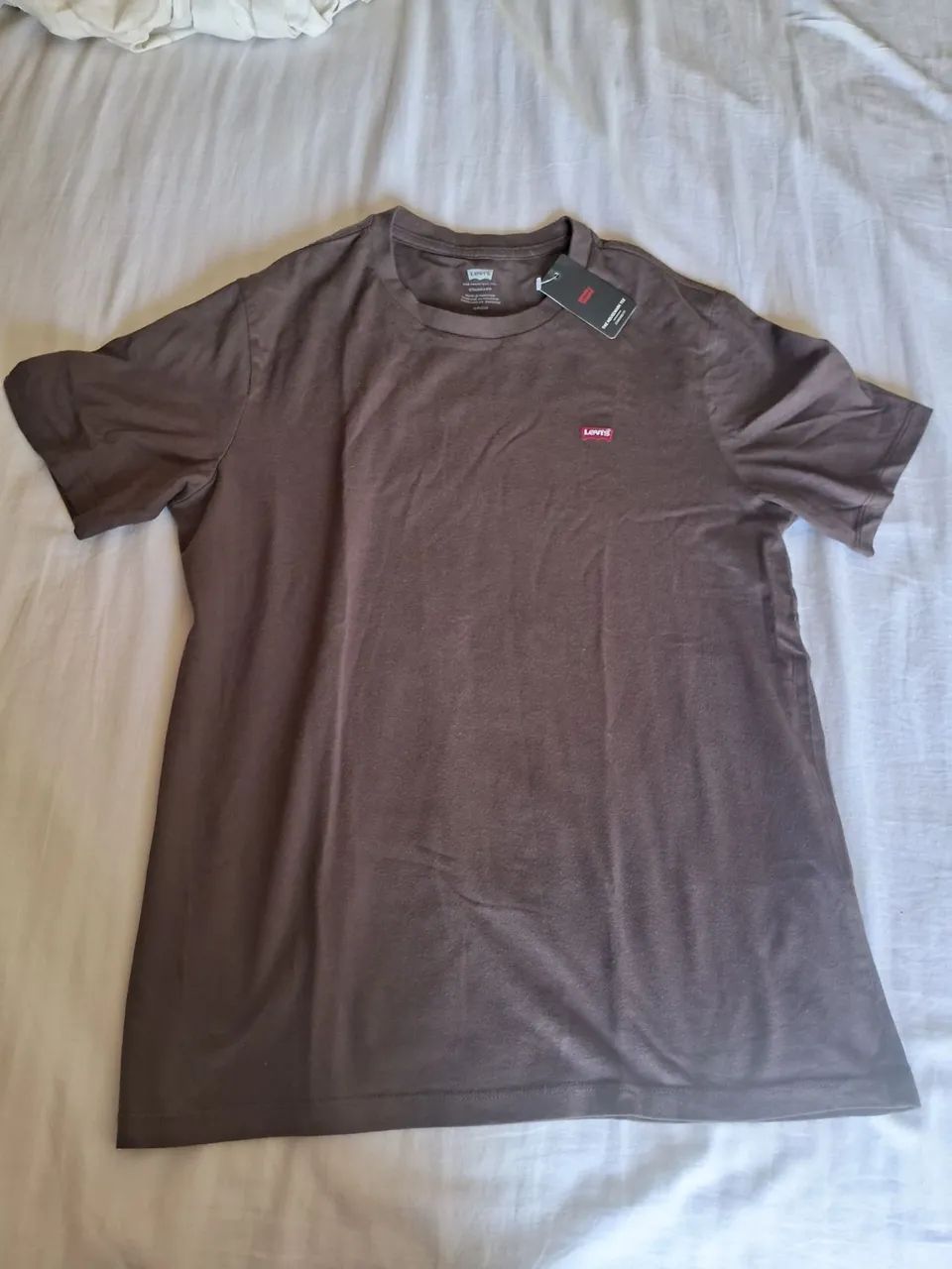 Camiseta Levis original marrom - Foto 2