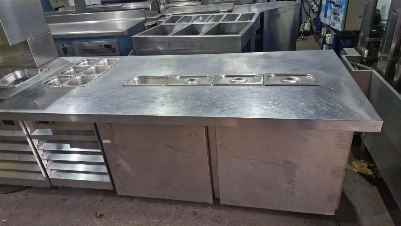 Refrigerador C/Bancada e Condimentadora inox - Foto 2