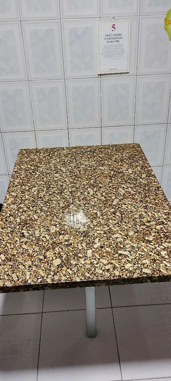 Tampo de granito com 1 pé em alumínio  - Foto 2