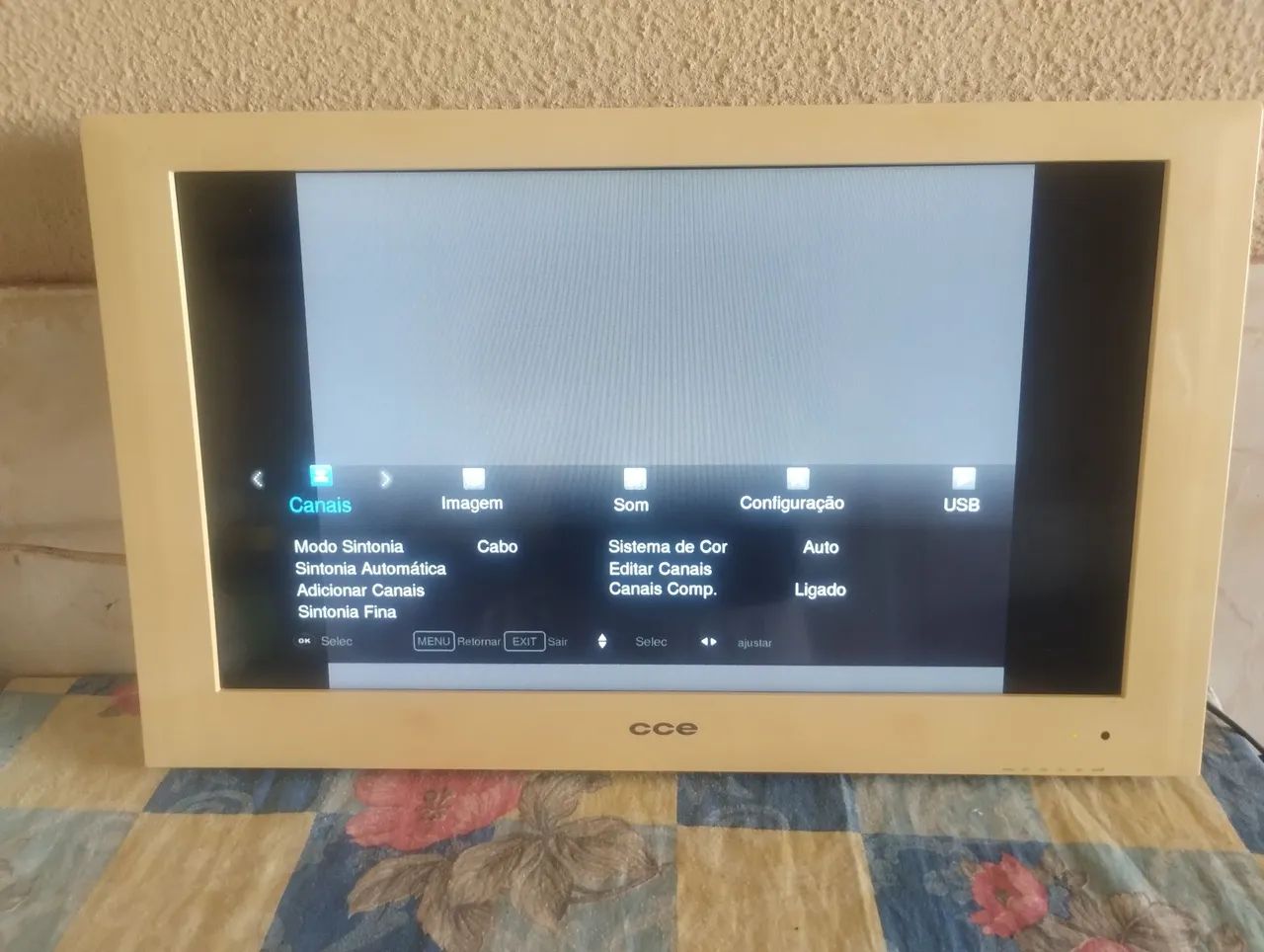 Tv cce 24 polegadas com defeito na placa  - Foto 3