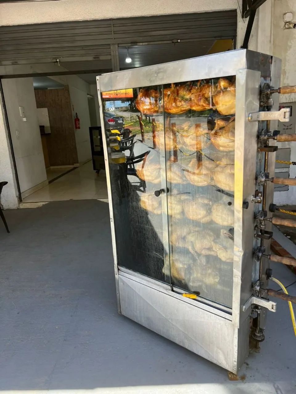 VENDE-SE RESTAURANTE COM EXCELENTE LOCALIZAÇÃO E CLIENTELA FORMADA - Foto 2