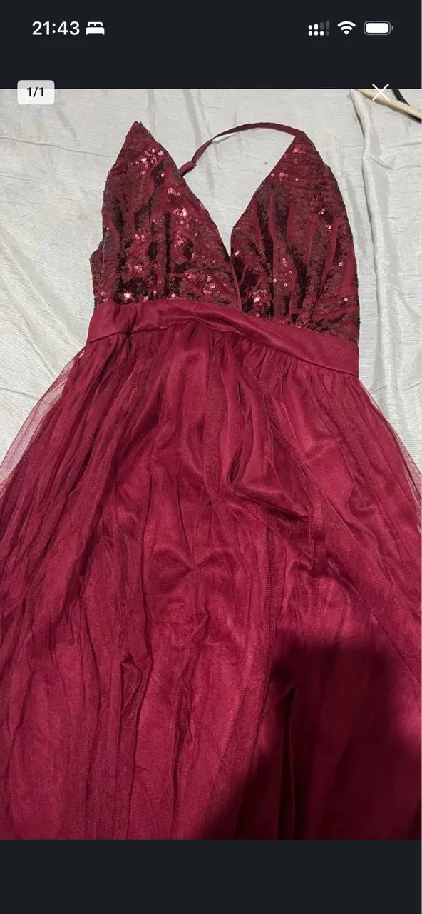 Vestido vermelho com paetês e decote em V - Foto 2