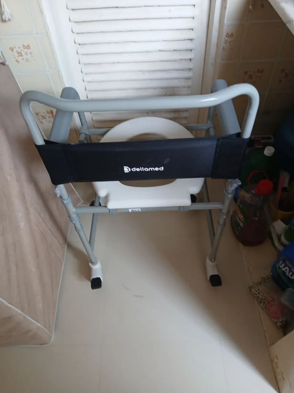 Cadeira de rodas, assento de silicone e cadeira de banho novos. - Foto 2