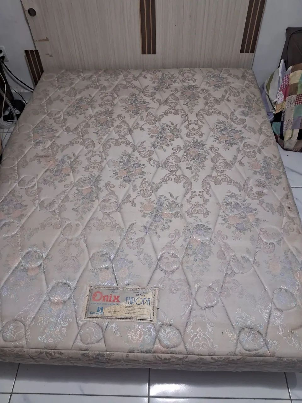 Base de cama queen madeira boa! - Foto 2