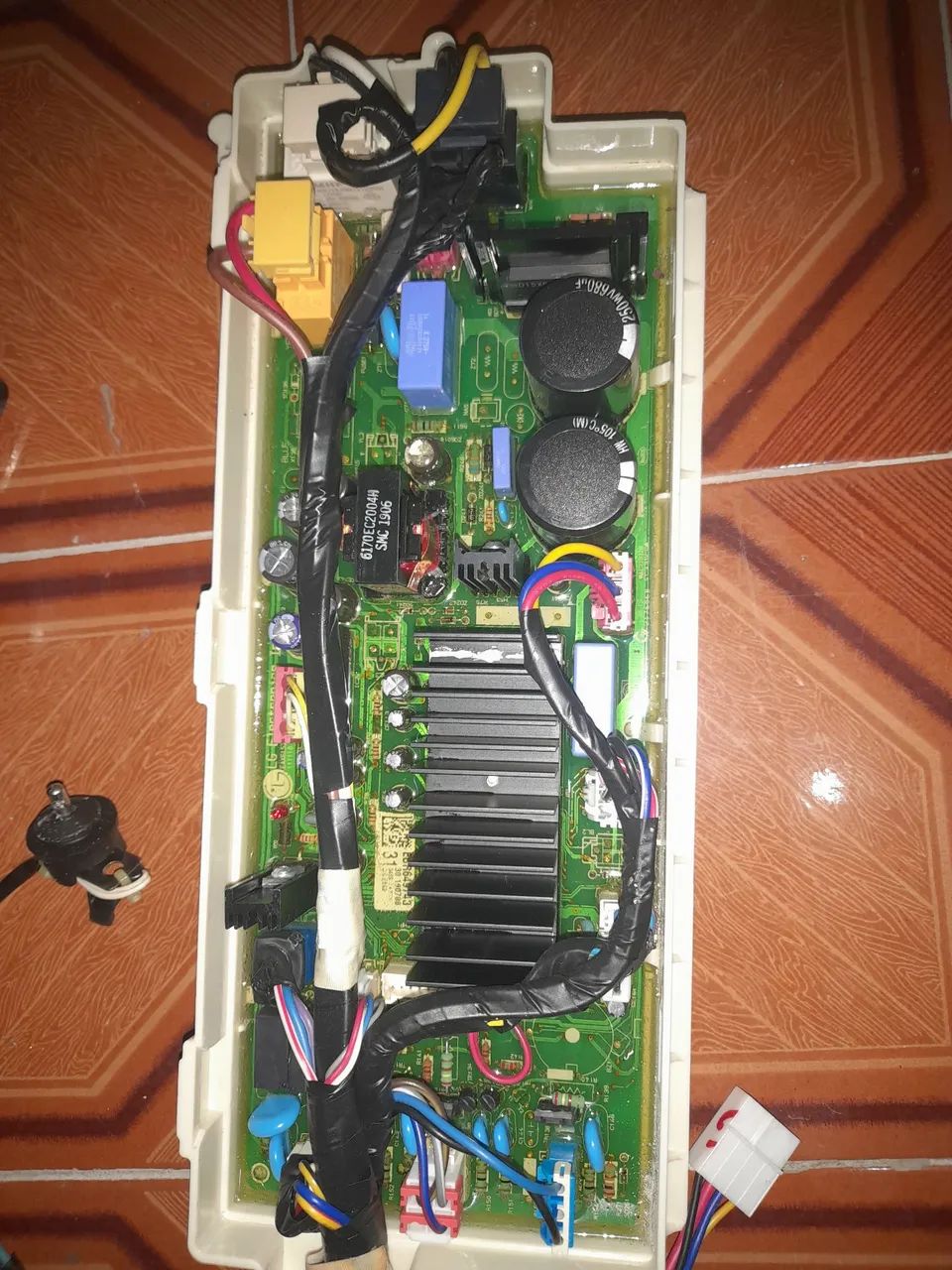 Placa principal com caixa de proteção e duto de secagem completo da lavadora LG - Foto 3
