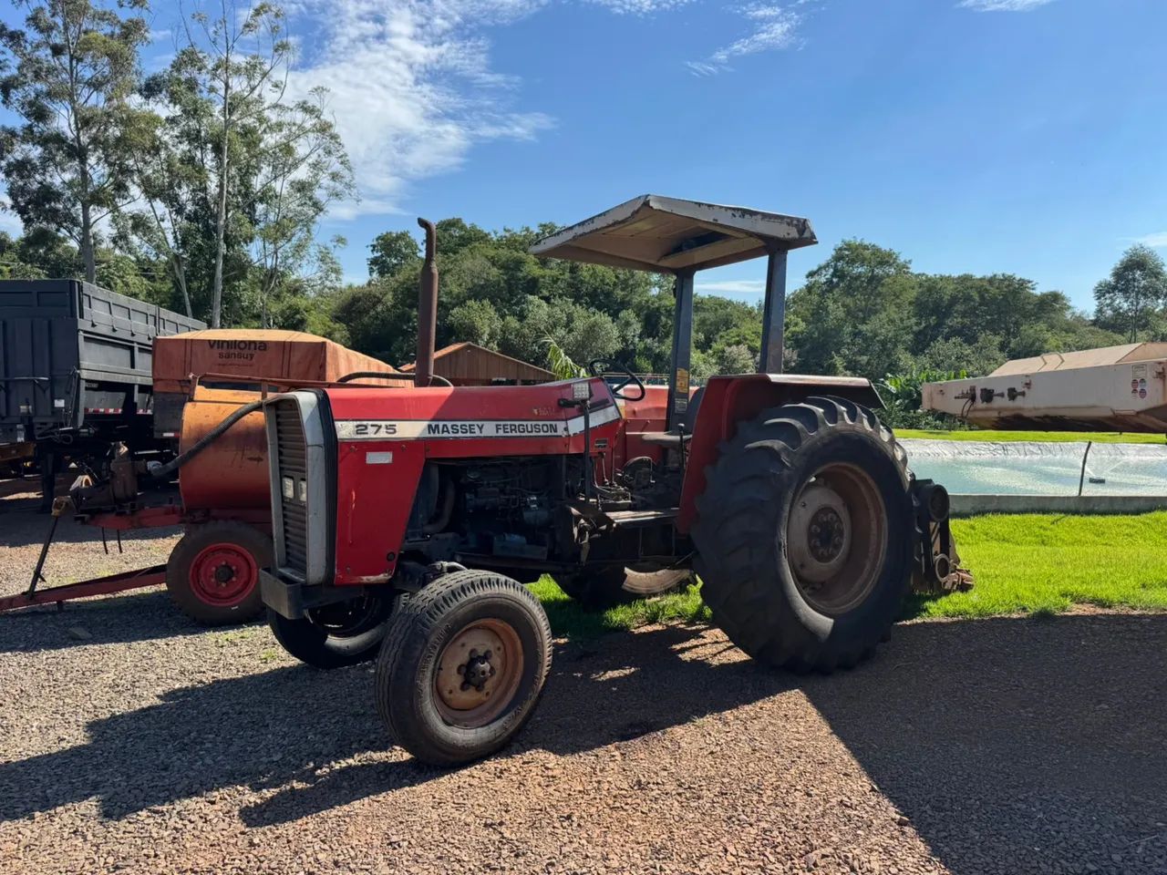 Massey Ferguson 275 com Trincha Vicon