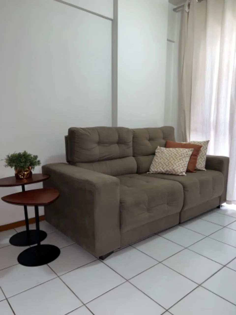 Sofá 3 lugares com 3 almofadas - Foto 2