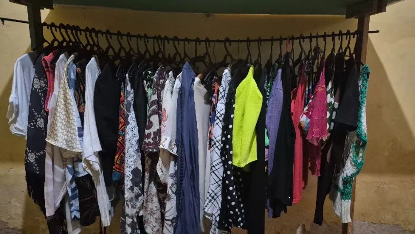  ROUPAS PRA BRECHÓ LOTES COM 155 PEÇAS  - Foto 3
