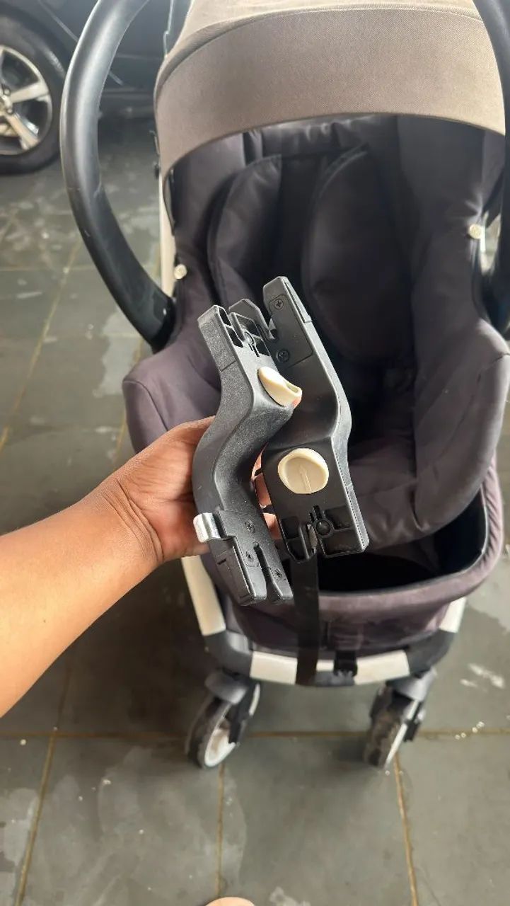 Carrinho bebê com bebê conforto 