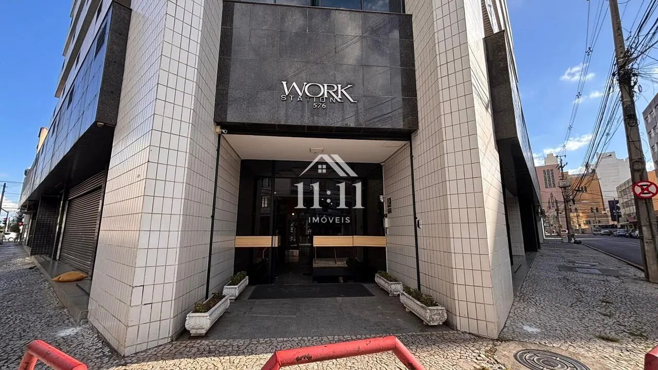 Sala Comercial Mobiliada e com vaga de garagem no Centro de Curitiba