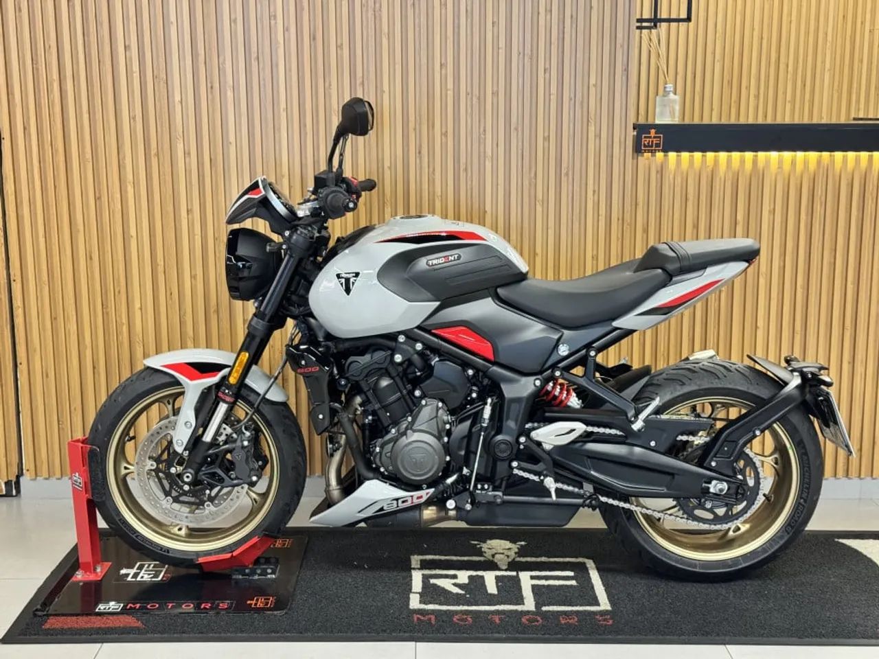 Triumph Trident 800 2026 - Foto 2
