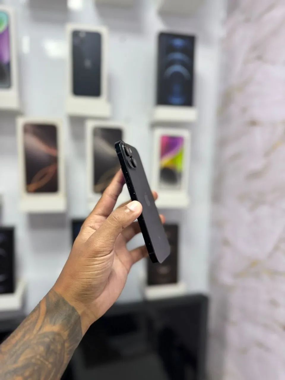 IPHONE 15 128GB MARCAS DE USO<br>R$ 2.899,00 - Foto 3