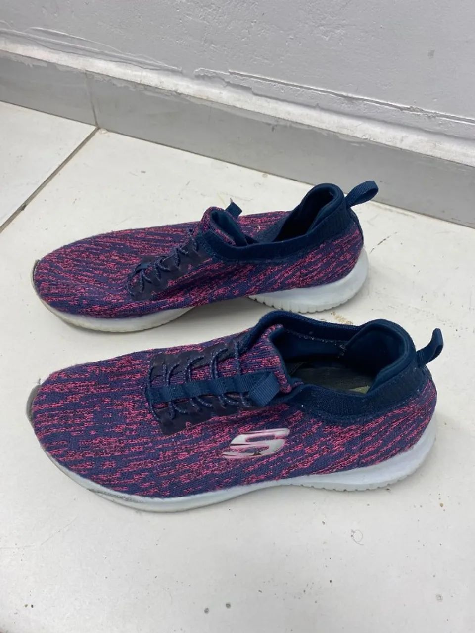 Tênis Skechers Rosa com roxo - Foto 3