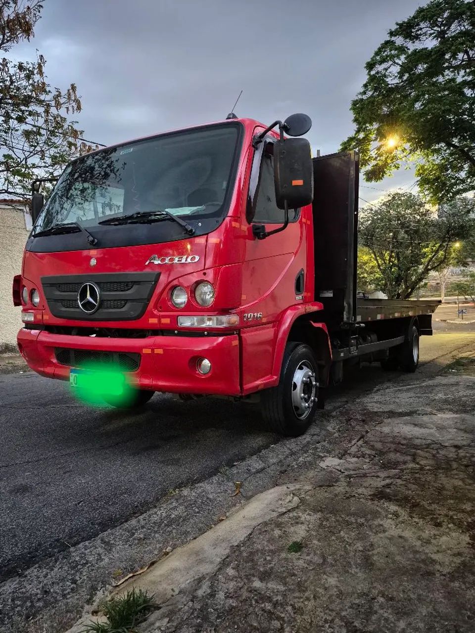 Accelo 1016 completo com plataforma e sider removível 