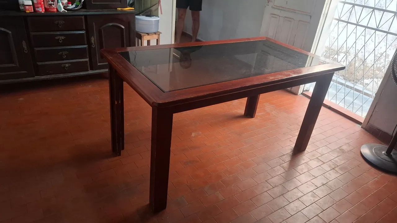 Mesa de madeira com vidro - Foto 2