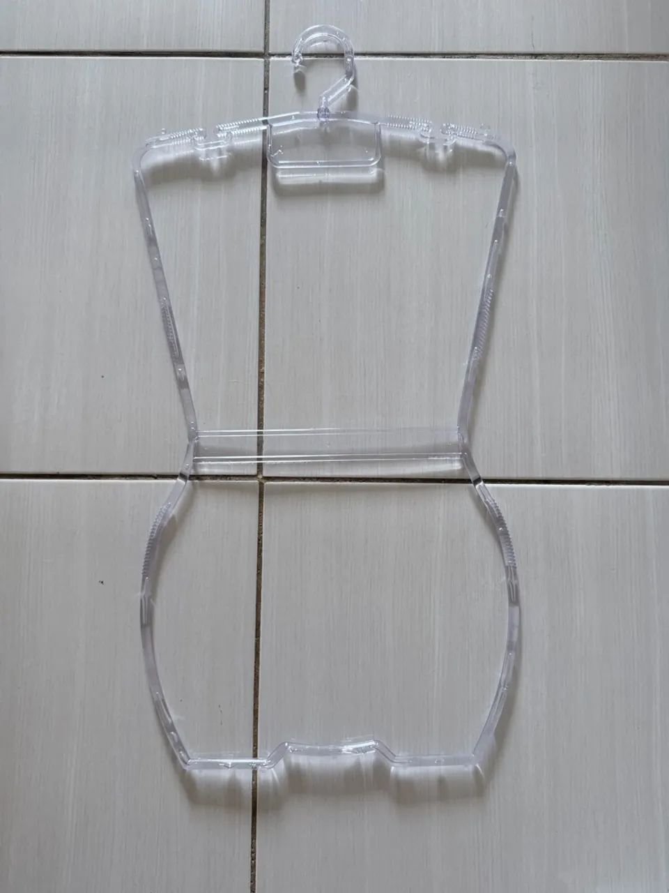 Cabide silhueta acrílico 