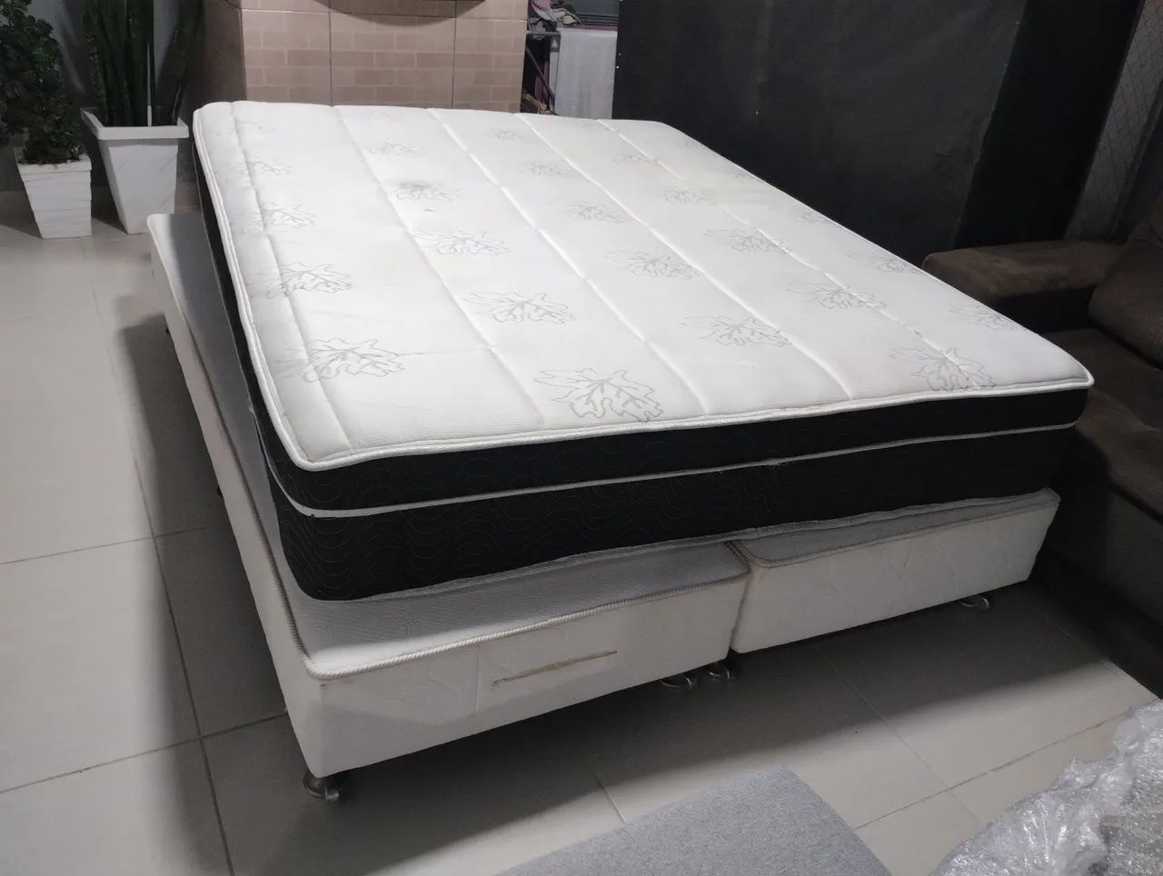 Cama box casal Queen usado entrego ler anúncio  - Foto 3