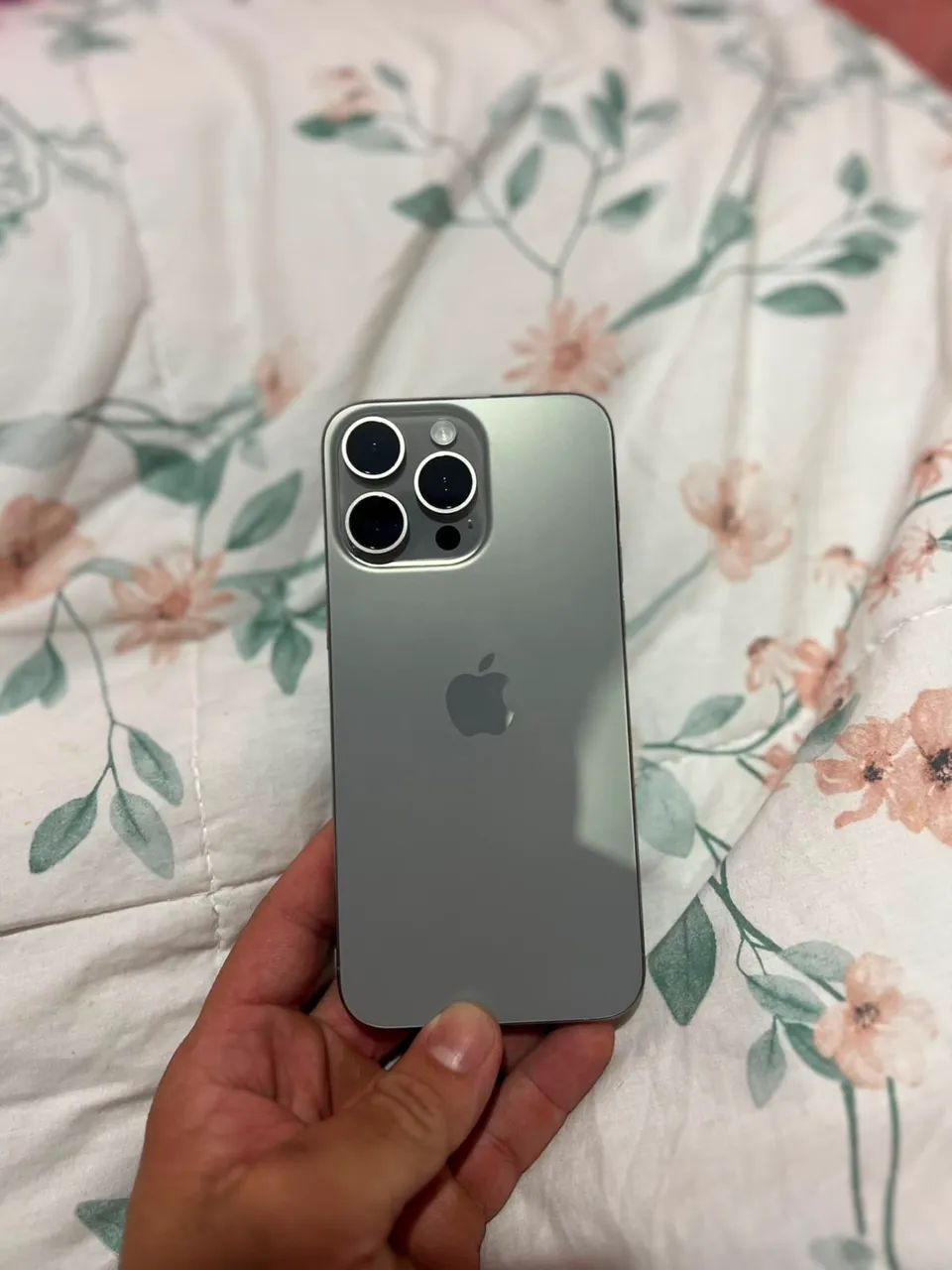 Vende-se iPhone 15 pro max 256GB 