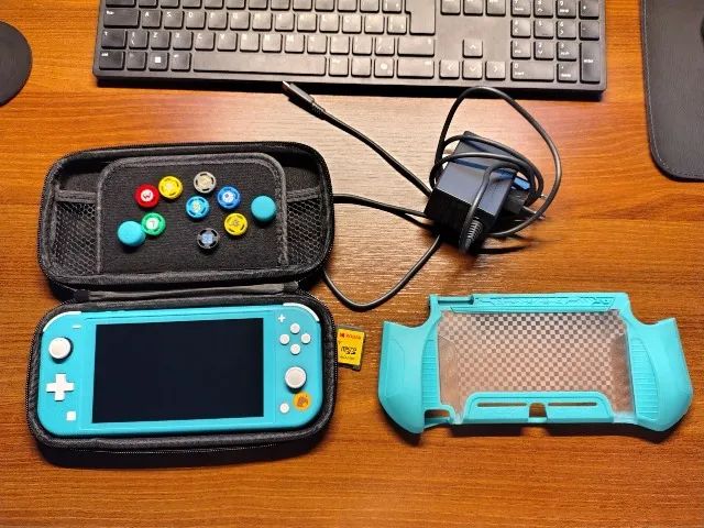 お得5点セット 64GSDソフト２本等Nintendo Switch Lite Nintendo Switch Lite Edição Animal Crossing + 64GB e Acessórios