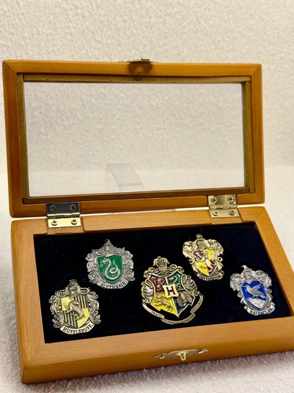 Harry Potter: Relógio + Box Pins + Horcruxes - Kit Colecionador - Foto 3