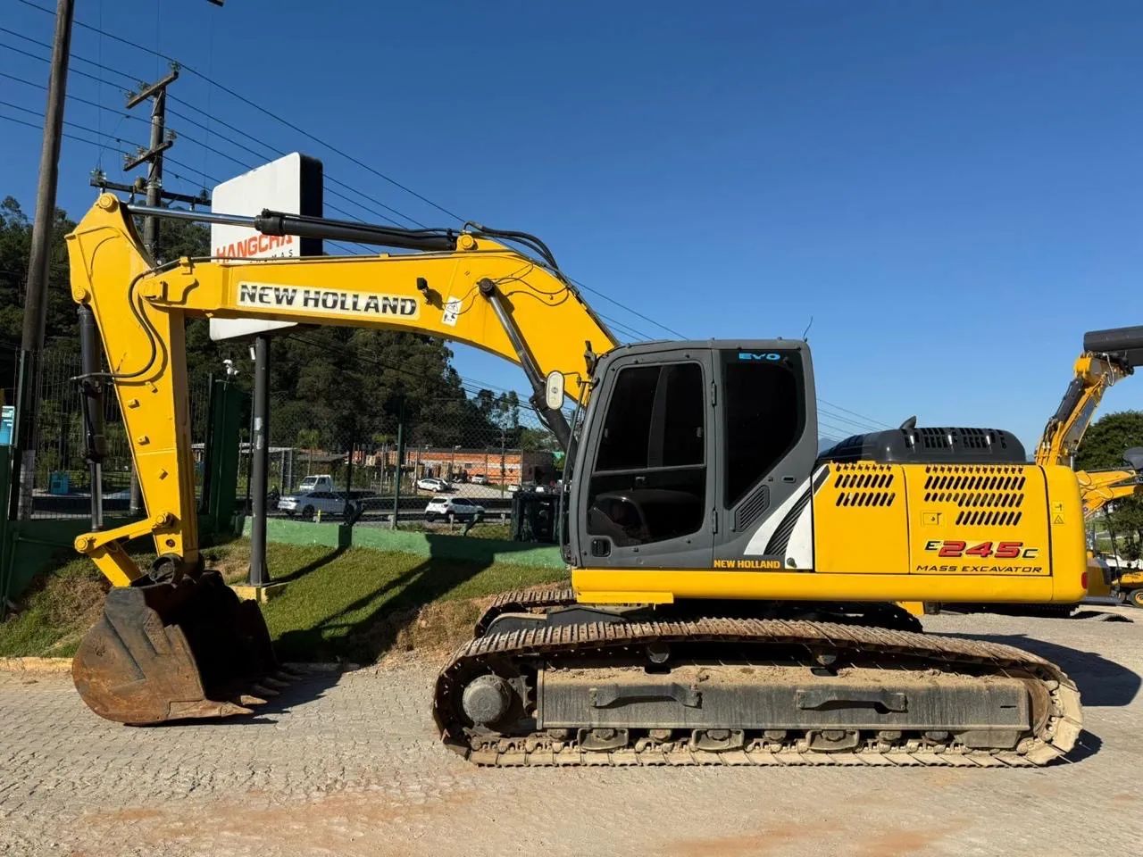 ESCAVADEIRA HIDRÁULICA NEWHOLLAND  E245C ME - Foto 2