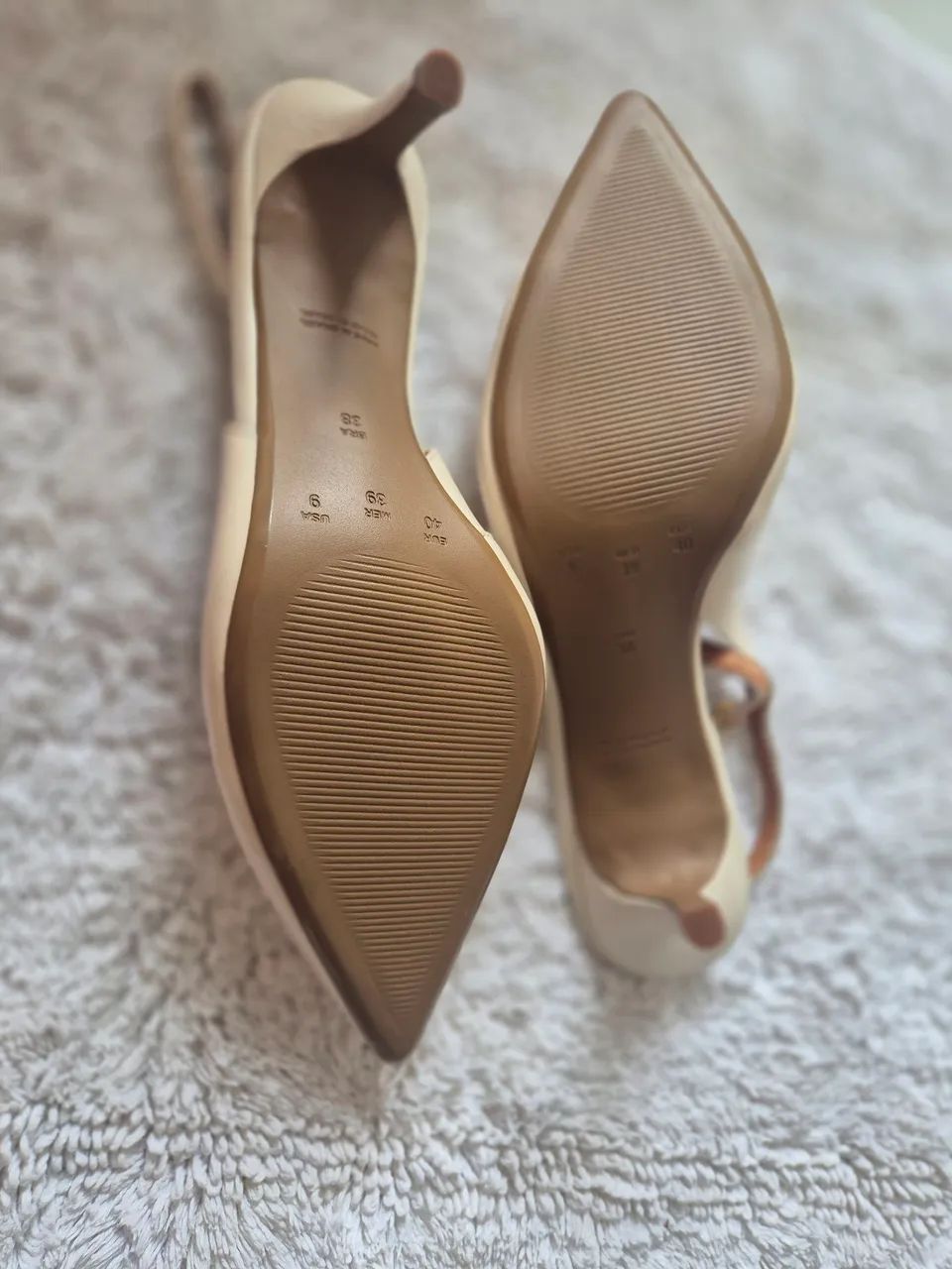 Scarpin Off White Couro Enfeite 38 Constance - Foto 2