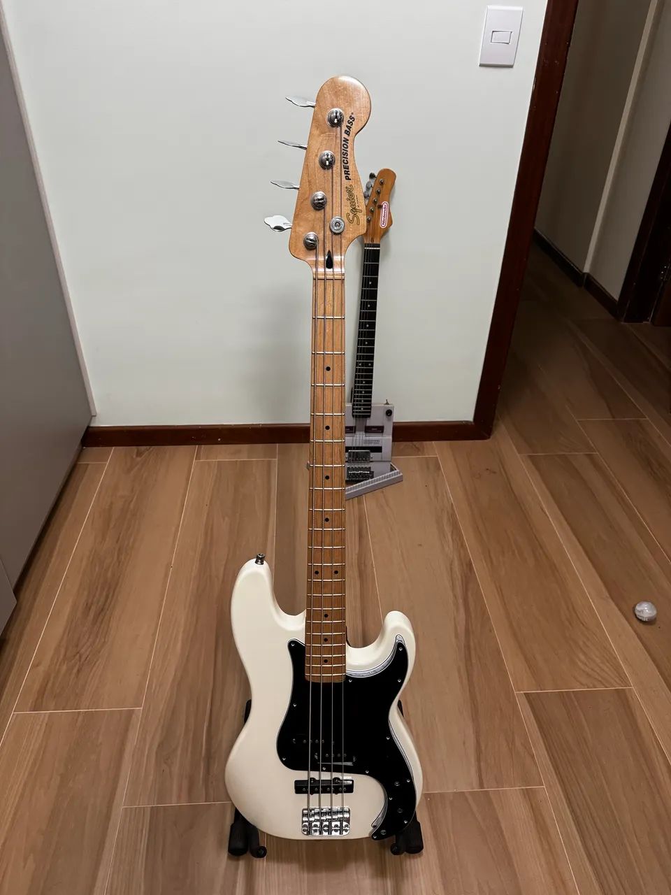 Baixo Squier Precision Branco - Foto 2