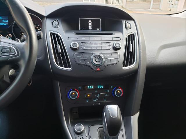 Ford Focus fastback SE plus sedã 2.0 15/16 flex aut. branco - Foto 10