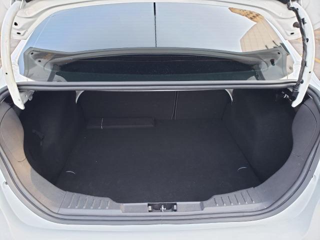 Ford Focus fastback SE plus sedã 2.0 15/16 flex aut. branco - Foto 14