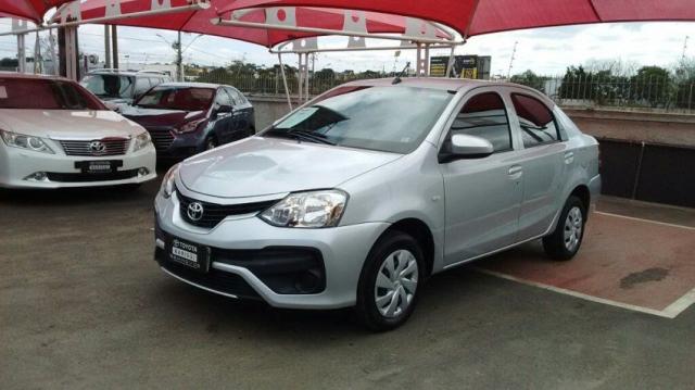 TOYOTA ETIOS SEDAN X 1.5 16V AT FLEX Prata 2018/2018 - Foto 2