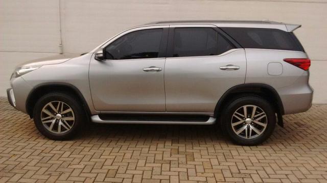 TOYOTA SW4 SRX 4X4 2.8 TB 5LUG AT Prata 2016/2016 - Foto 7