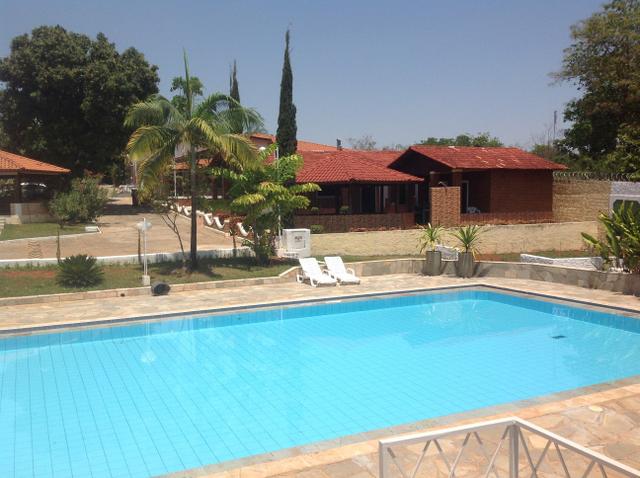 Chalé padrão em condomínio,piscinas,com ótima área de lazer pego carro de menor valor - Foto 3