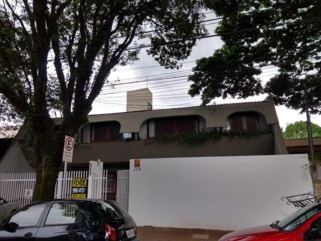 Sobrado com elevador em região de clinicas e hospitais com 580m² próximo da Av. Curitiba