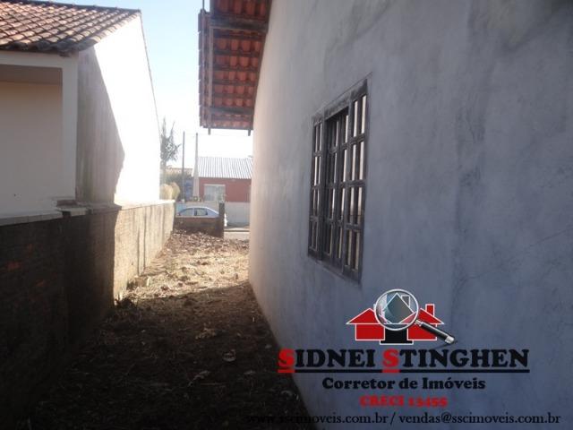 Casa na praia, local com rua pavimentada, imóvel próximo a água - Foto 2
