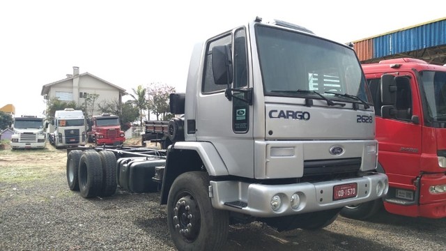 FORD CARGO 2628 6X4   TRAÇADO   NO CHASSI