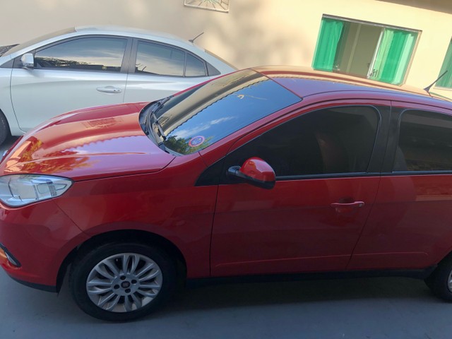 CARRO EM PERFEITAS CONDIÇÕES DE UM SÓ DONO CONSERVADO COM OS 4 PNEUS NOVOS ANO 2016