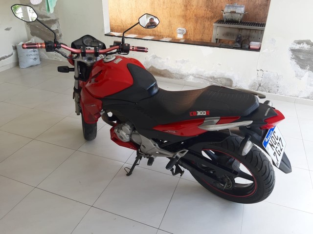 CB 300 BEM CONSERVADA
