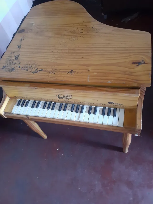 Piano infantil madeira antigo