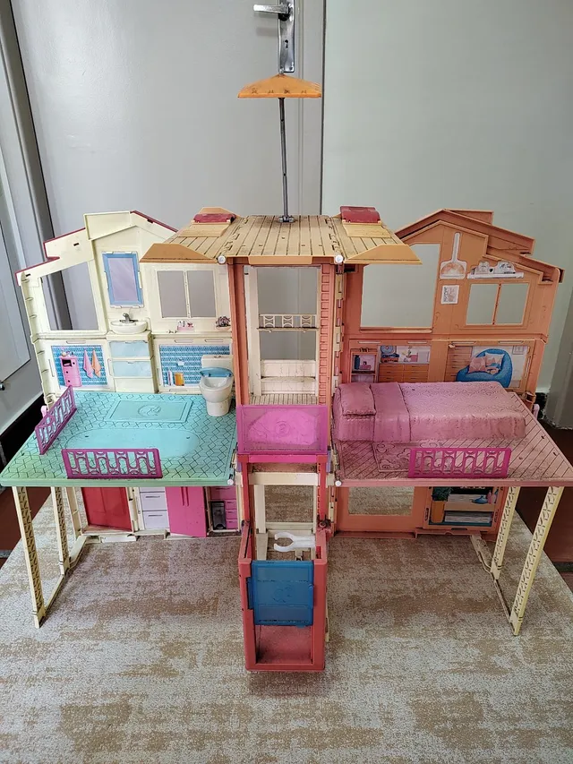 Casa grande Barbie MDF 1.30 Altura , completa, nome e luz