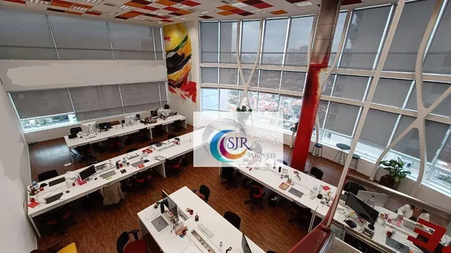 Sala Comercial de 400 m² mobiliado com 60 estações de trabalho!