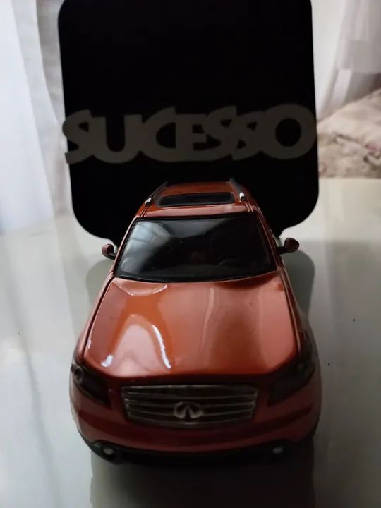 Carrinho de metal da maisto 1:24 2005 Infinity FX45 - Foto 2