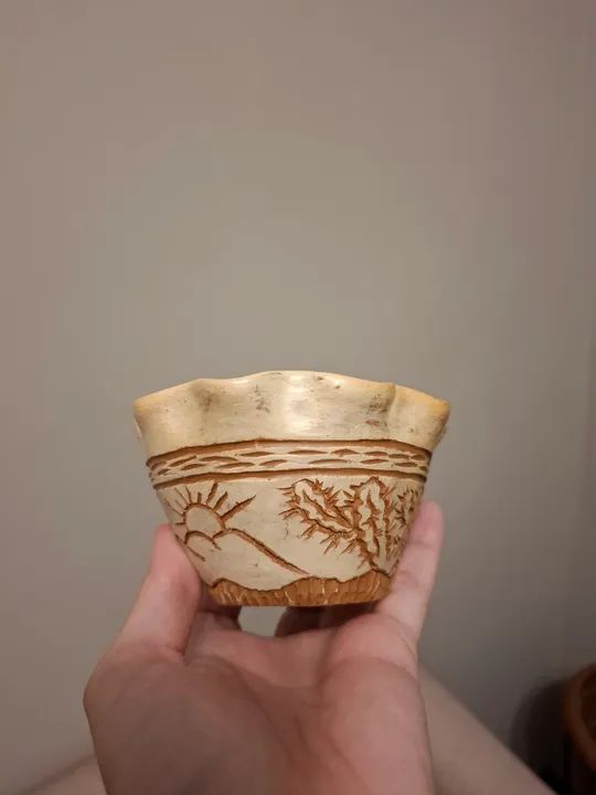 Vaso pequeno totalmente artesanal comprado em viagem no sertão de Juazeiro da Bahia