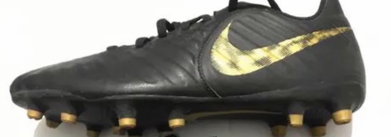 Chuteira NIKE  Tiempo campo. Semi NOVA ! N° 38