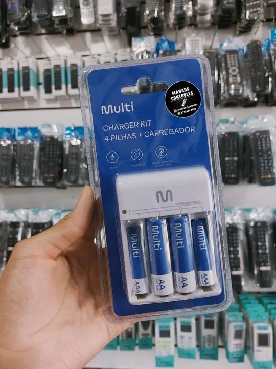 Carregador de Pilhas + 4 Pilhas AA/AAA Bivolt 