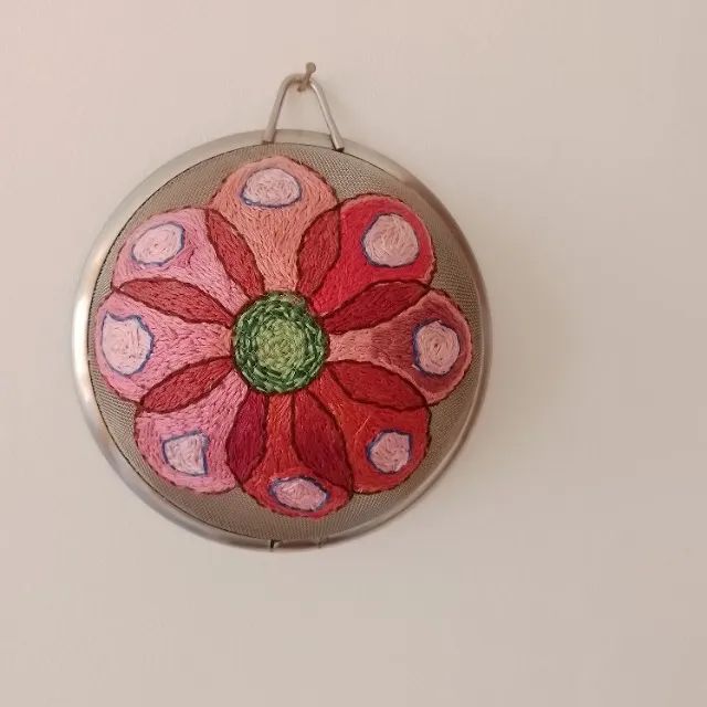 Enfeite Peneira Bordada a mão