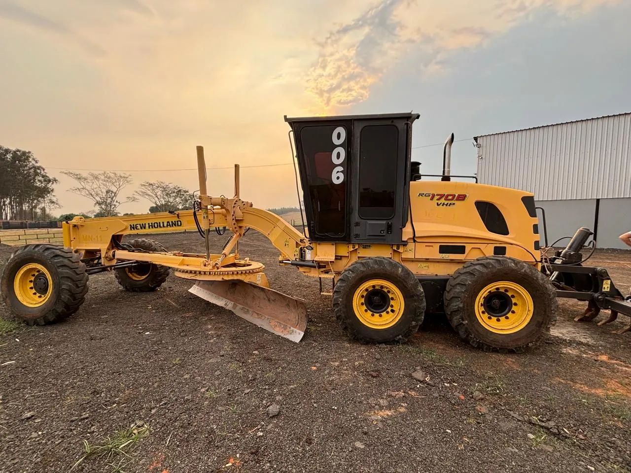 Motoniveladora NEW HOLAND RG 170 - Foto 5