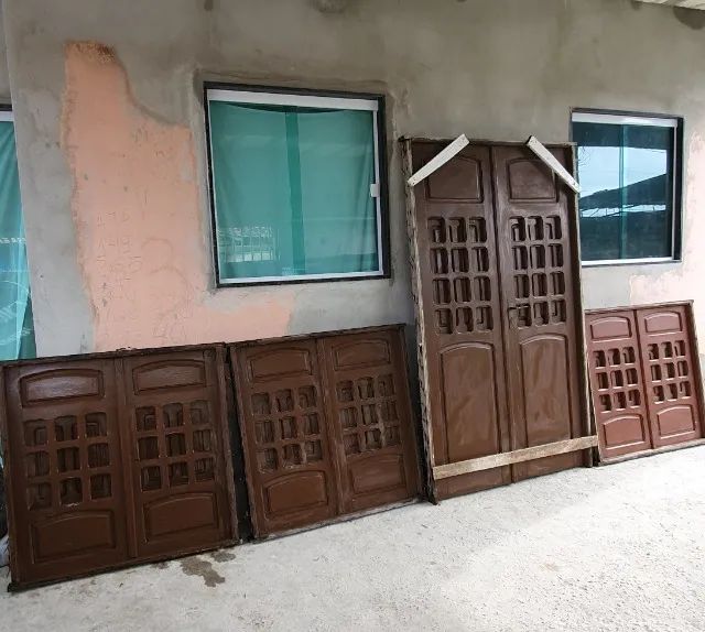 Vende-se conjuntos de porta e janelas de Madeira Massaranduba